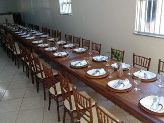Mesa Retangular e 8 Cadeiras de Madeira Tiffany